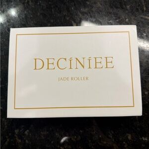Decinée Jade Roller
